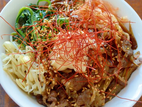 マヨネーズでこってり！市販のナムルで☆ビビンバ丼